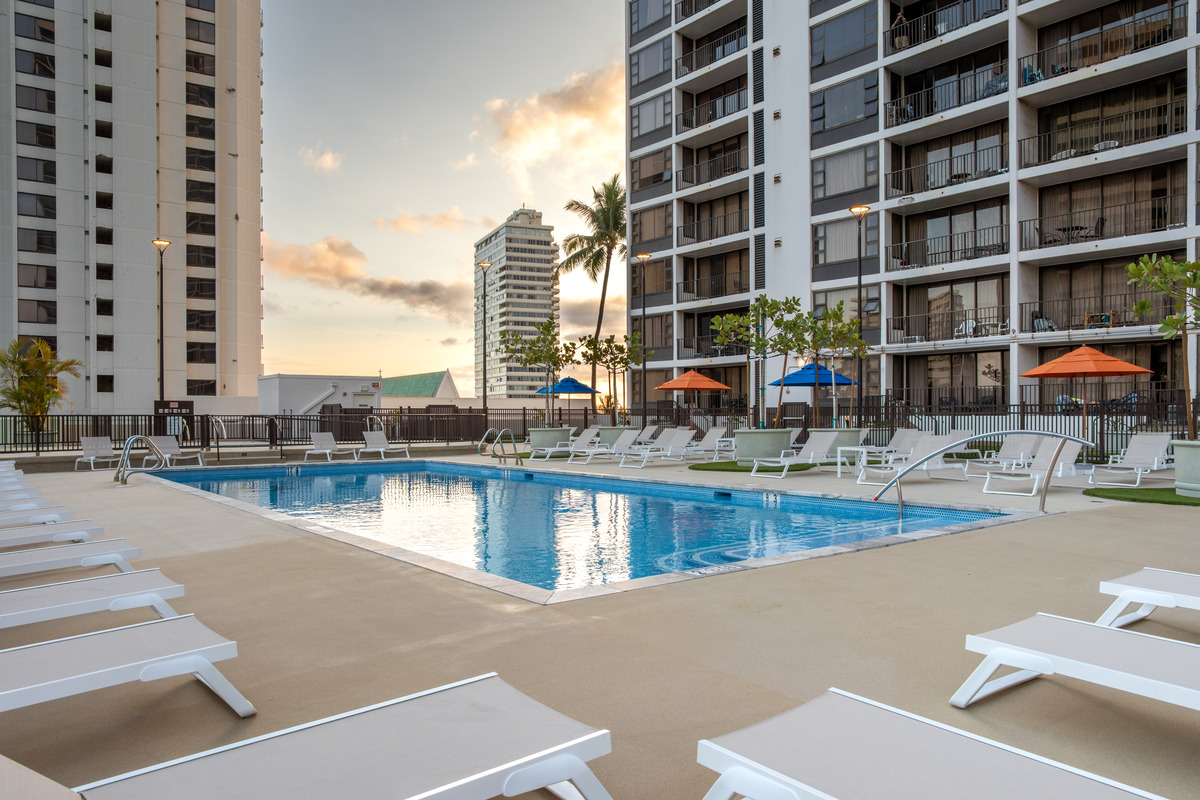 Waikiki Banyan - Recreation Deck Renovation